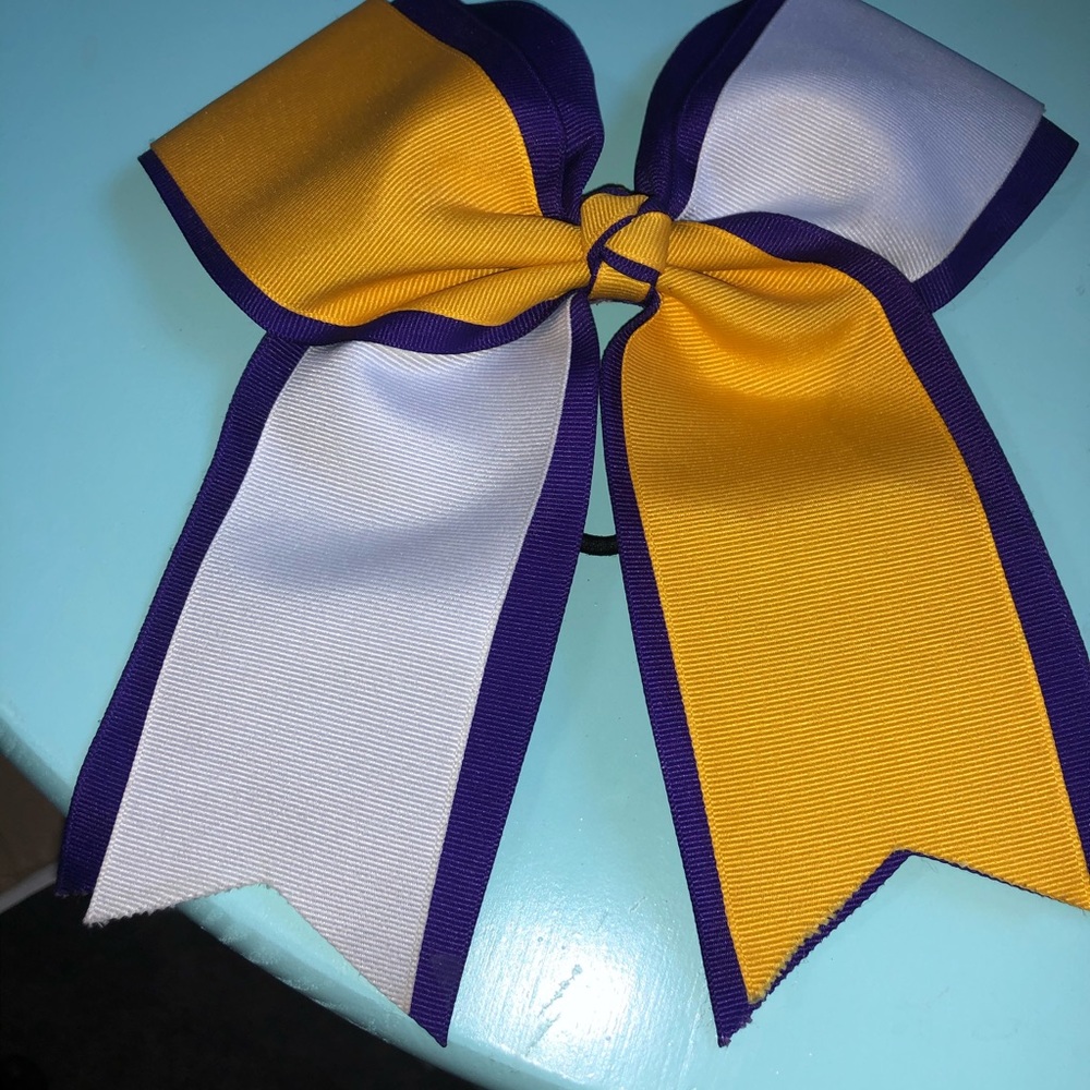 Cheer bow